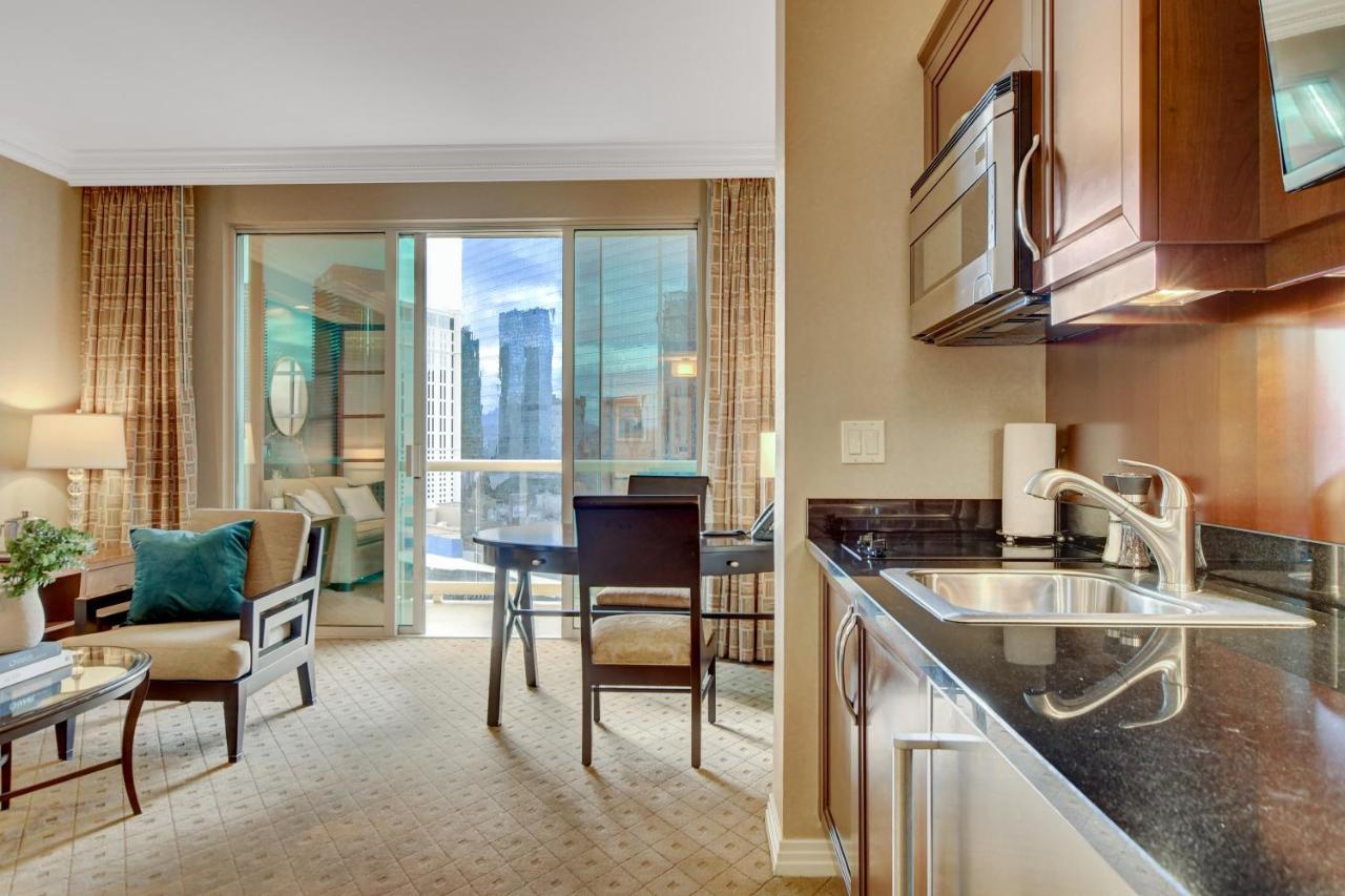 Balcony Full Strip View Suite Mgm Signature Free Valet ลาสเวกัส ภายนอก รูปภาพ